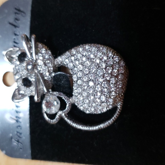 Cute Cat Pin Brooch by Fashion Jewelry - Picture 2 of 6